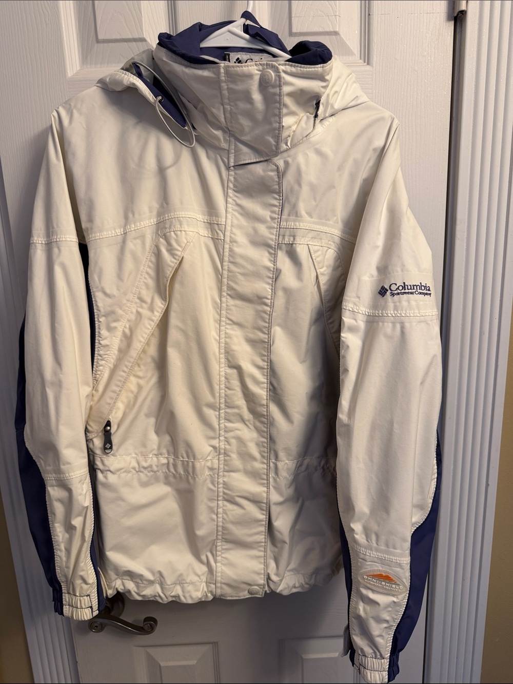 Columbia women’s White and Navy Hooded Jacket omnisheild adv performance